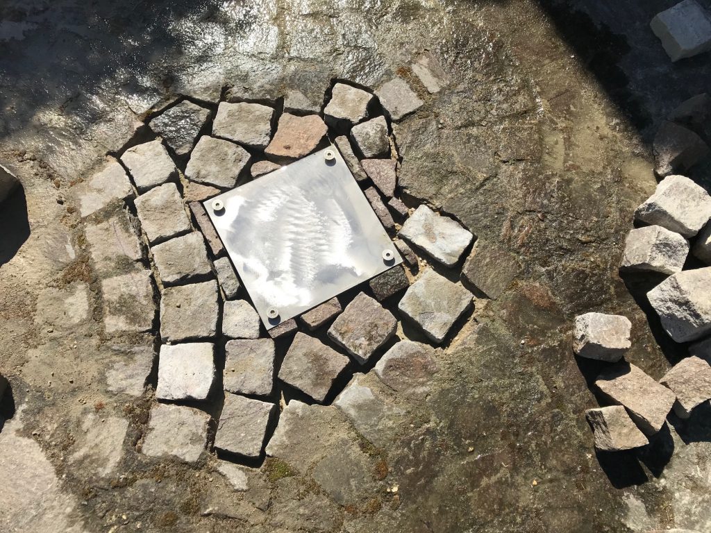 platte sonnenschirmbefestigung
